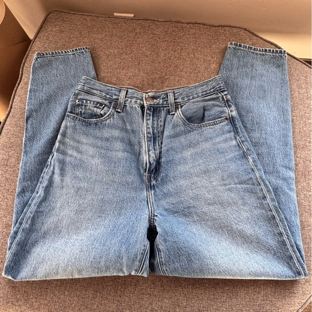 Levi's High Loose Taper Jeans in Size 28 - Picture 4 of 8